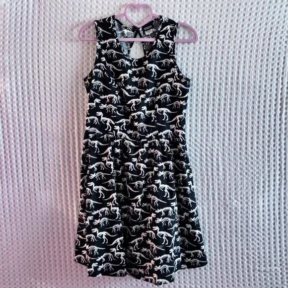 Retrolicious black and white dinosaur bone print dress size Medium - Picture 2 of 3
